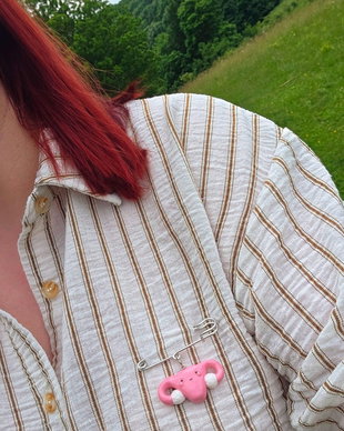 Broșă handmade "Feminitate"