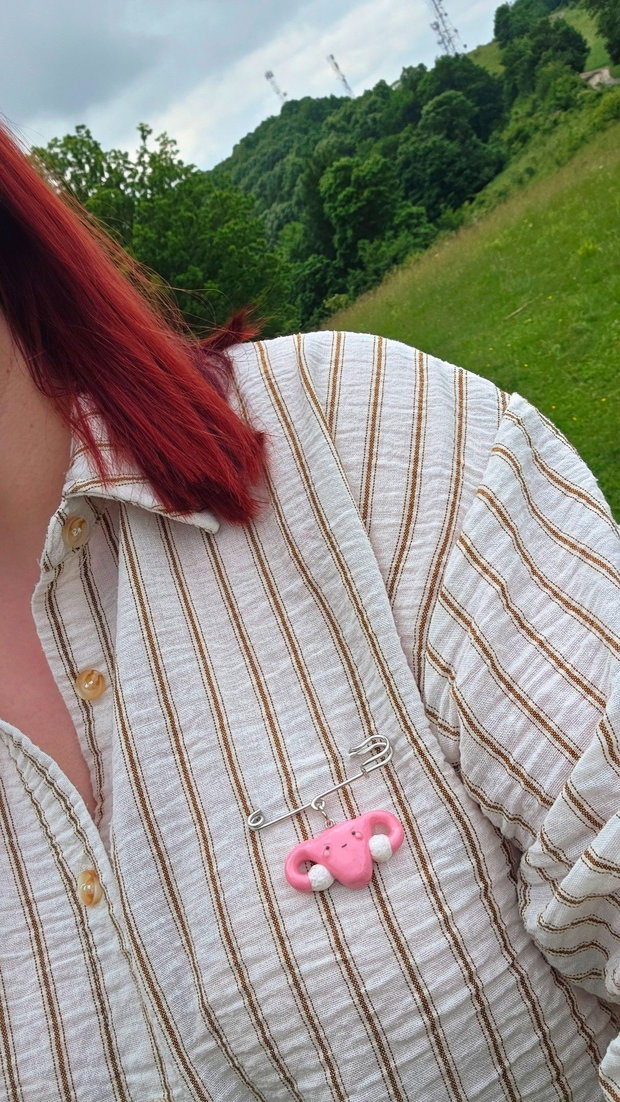 Broșă handmade "Feminitate"