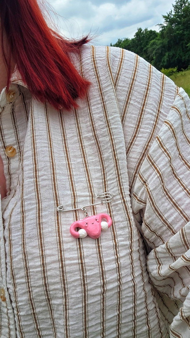 Broșă handmade "Feminitate"