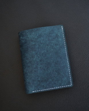 Portofel din piele naturala,lucrat integral manual