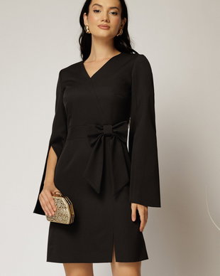 Rochie scurta neagra cu funda ampla in talie si maneci sparte