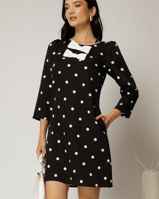 Rochie scurta neagra cu buline cu croi drept si funde pe bust