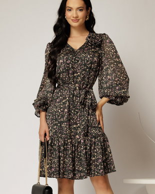 Rochie scurta neagra cu imprimeu lila si volanas la baza
