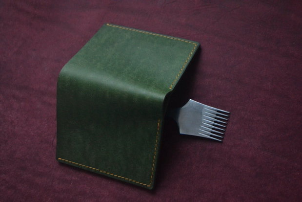 Portofel din piele naturala,lucrat integral manual