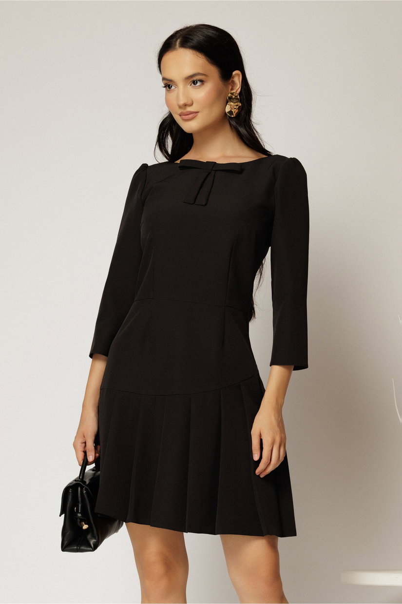 Rochie scurta neagra cu pliuri pe fusta si funda la bust