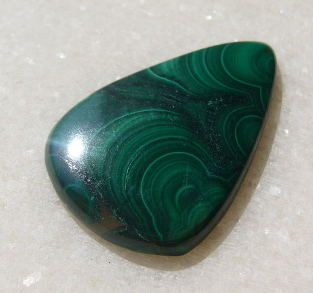 Malachit natural cabochon aprox 30.8x18.5x3.7 mm