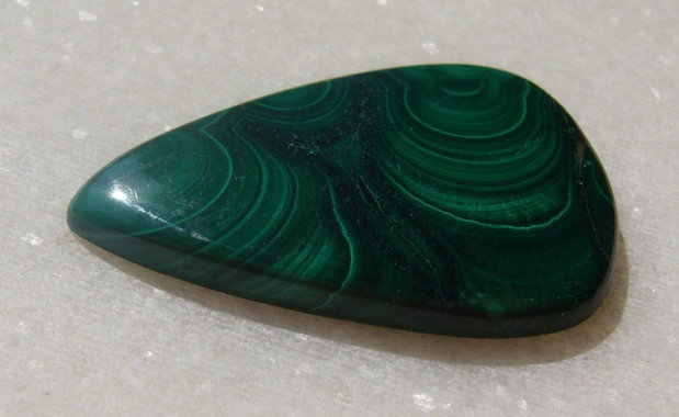 Malachit natural cabochon aprox 30.8x18.5x3.7 mm