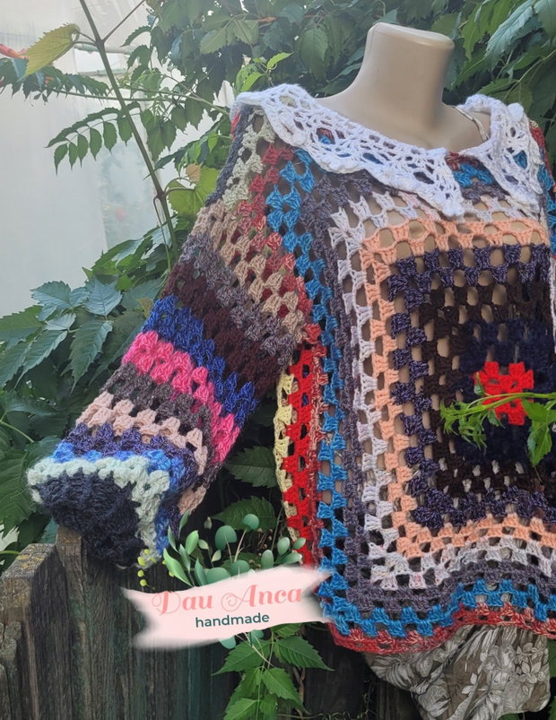 Bluza granny square cu guleras alb