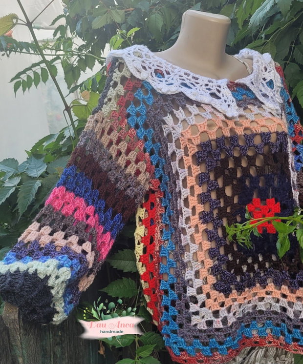 Bluza granny square cu guleras alb