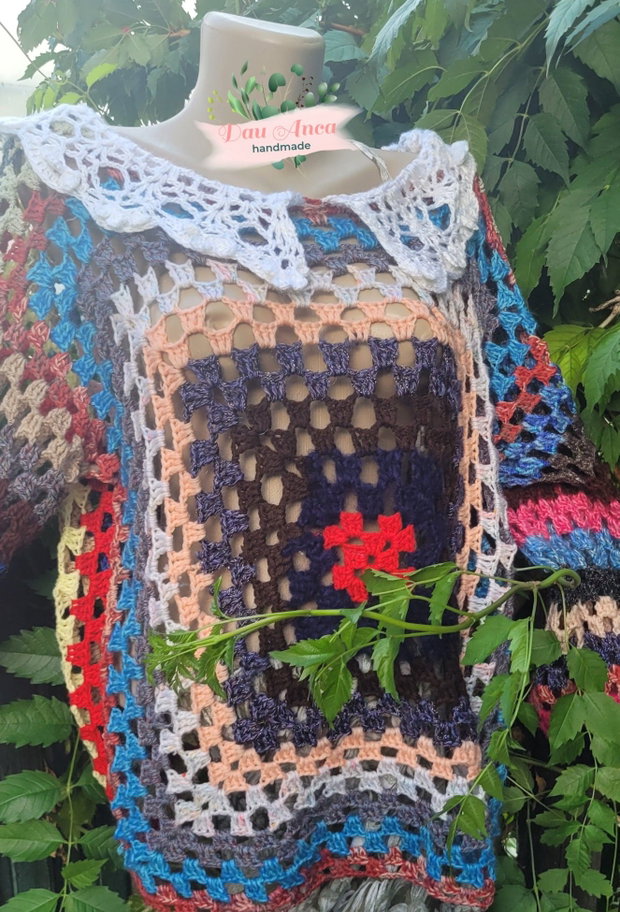 Bluza granny square cu guleras alb