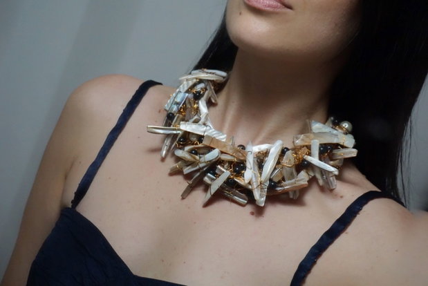 COLIER MOTHER OF PEARLS