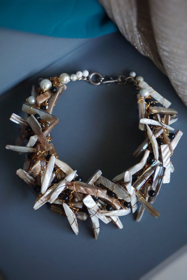 COLIER MOTHER OF PEARLS