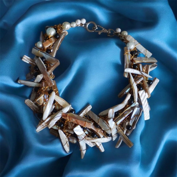 COLIER MOTHER OF PEARLS