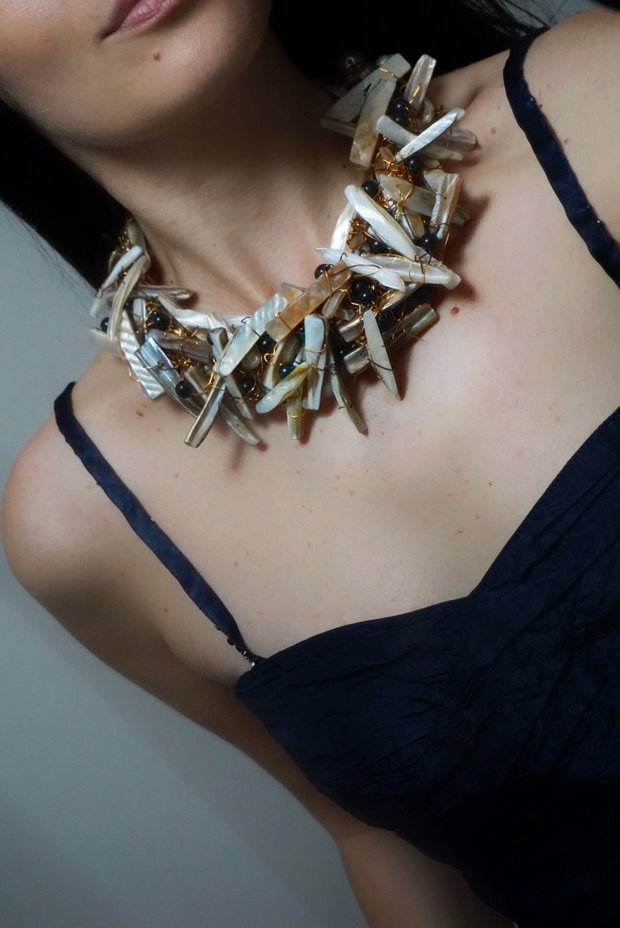COLIER MOTHER OF PEARLS