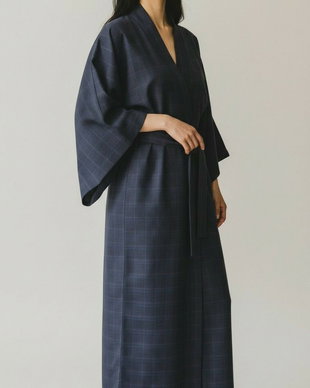 Kimono japonez lucrat manual din stofa de calitate