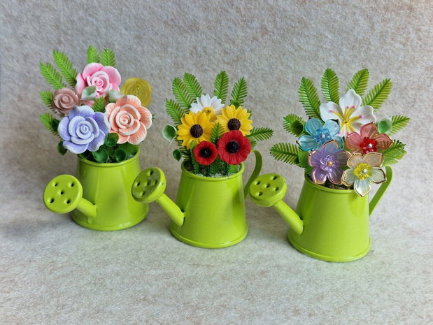 Aranjamente florale decorative în stropitoare
