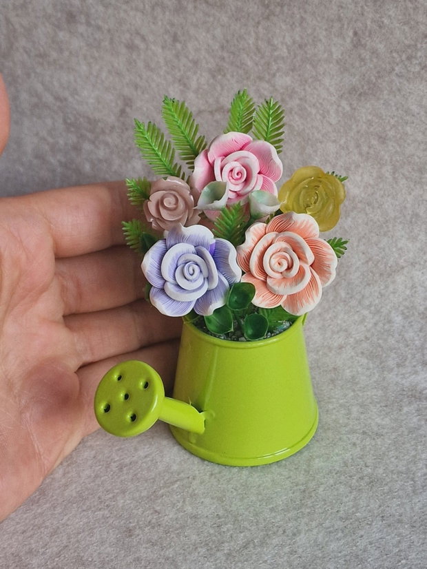 Aranjamente florale decorative în stropitoare