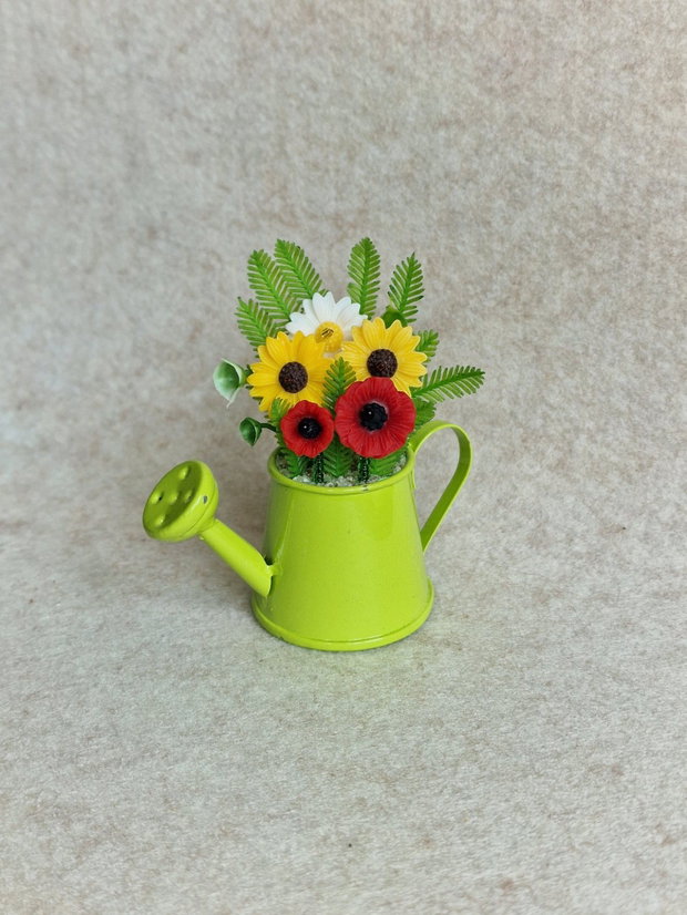 Aranjamente florale decorative în stropitoare