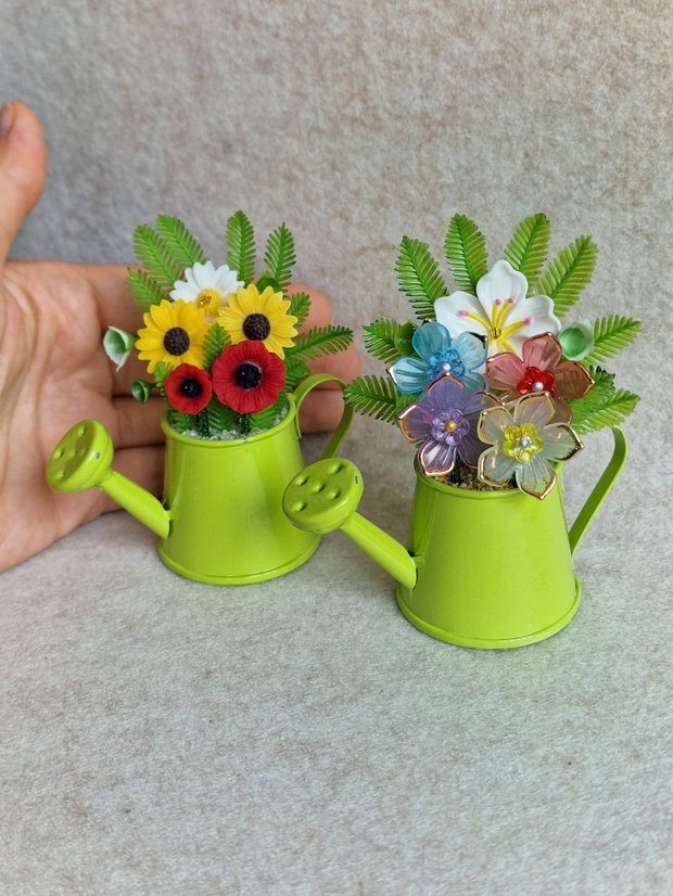 Aranjamente florale decorative în stropitoare