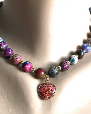 Colier cu agate colorate si pandant inima