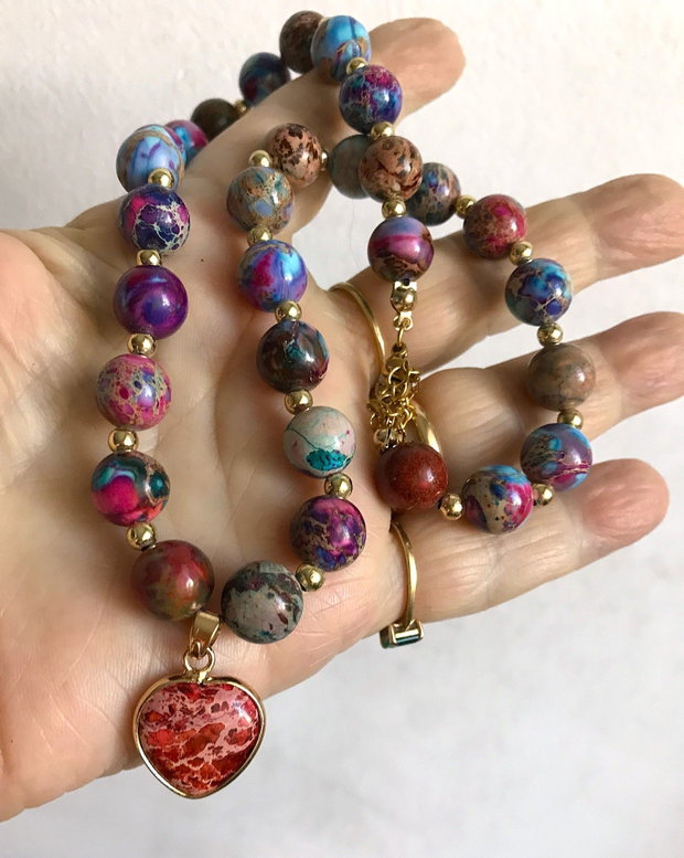Colier cu agate colorate si pandant inima