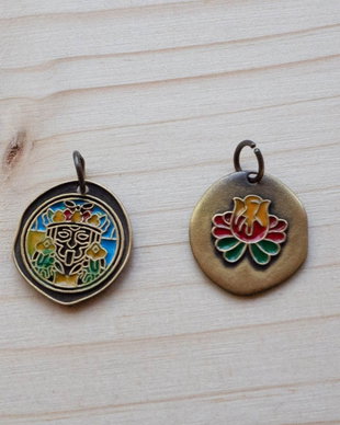 Pandantiv reversibil mască tribală și floare de lotus
