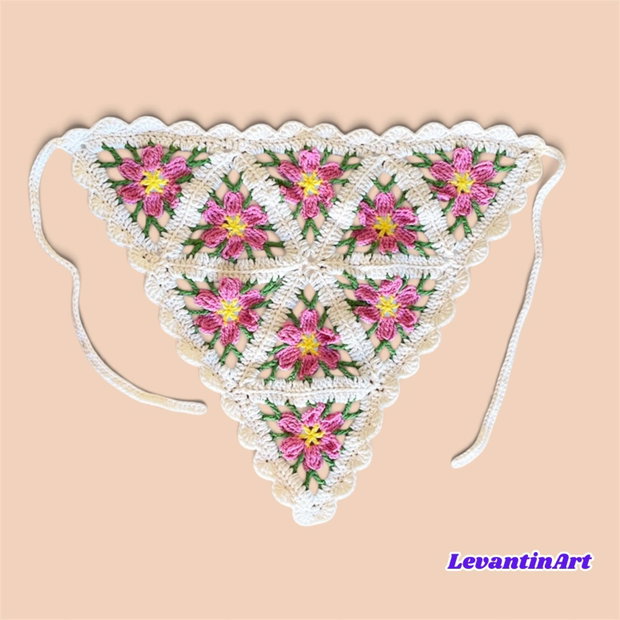Batic Croșetat Manual cu Flori, Batic Triunghiular pentru Femei, Bandană Elegantă pentru Cap, Model Floral, Ivoire cu Roz, Handmade