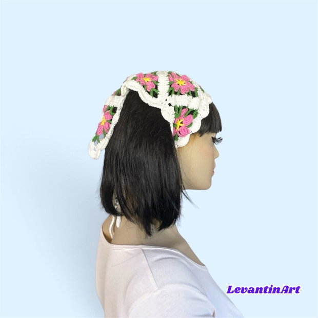 Batic Croșetat Manual cu Flori, Batic Triunghiular pentru Femei, Bandană Elegantă pentru Cap, Model Floral, Ivoire cu Roz, Handmade