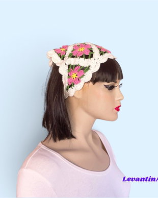 Batic Croșetat Manual cu Flori, Batic Triunghiular pentru Femei, Bandană Elegantă pentru Cap, Model Floral, Ivoire cu Roz, Handmade