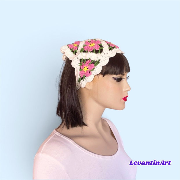 Batic Croșetat Manual cu Flori, Batic Triunghiular pentru Femei, Bandană Elegantă pentru Cap, Model Floral, Ivoire cu Roz, Handmade