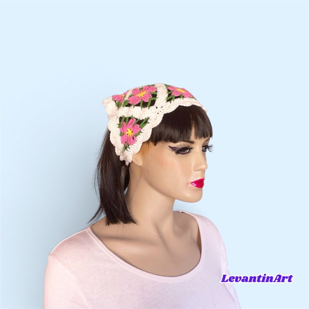 Batic Croșetat Manual cu Flori, Batic Triunghiular pentru Femei, Bandană Elegantă pentru Cap, Model Floral, Ivoire cu Roz, Handmade