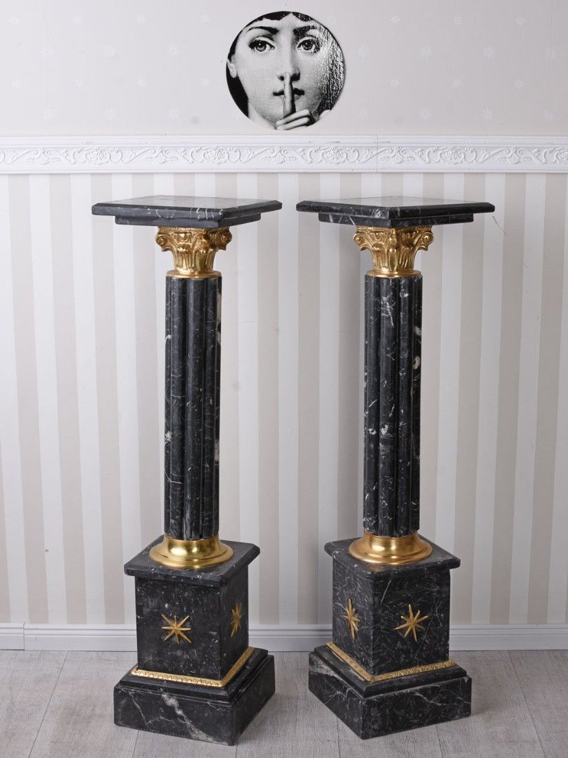 Set doua piedestaluri baroc din marmura