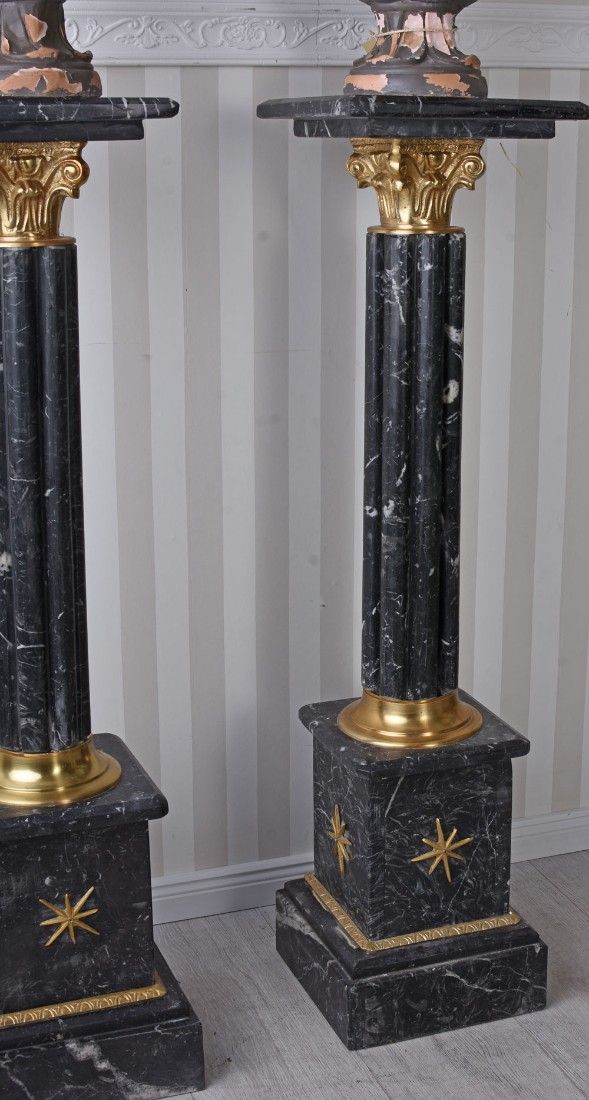 Set doua piedestaluri baroc din marmura