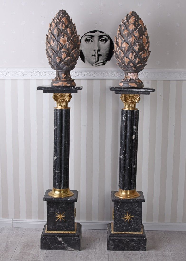 Set doua piedestaluri baroc din marmura