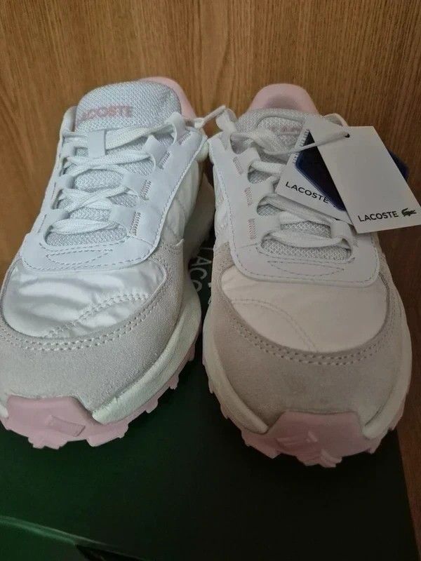 Adidași Lacoste