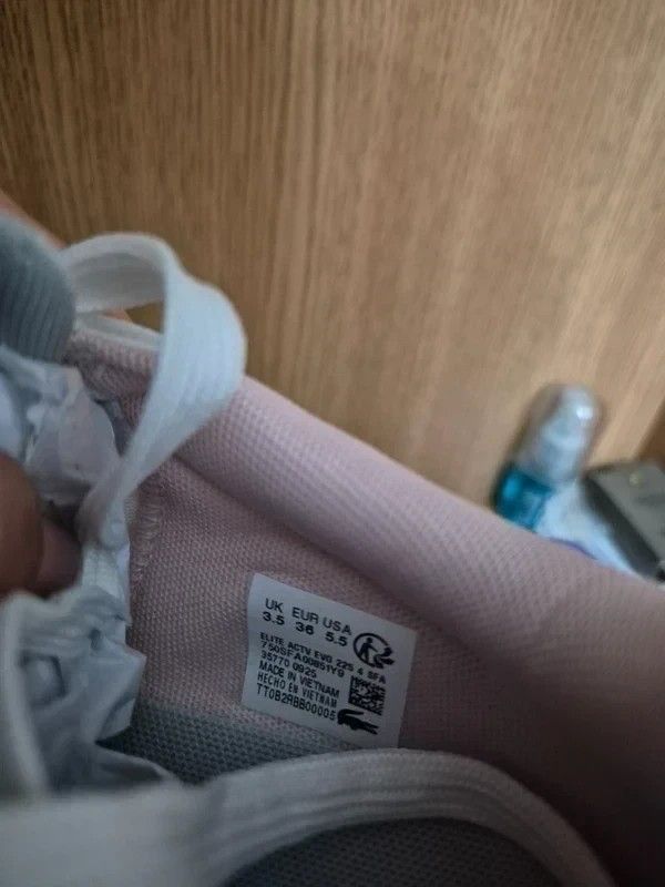 Adidași Lacoste