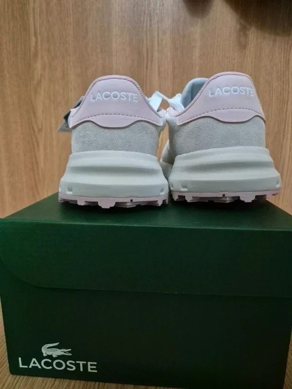 Adidași Lacoste