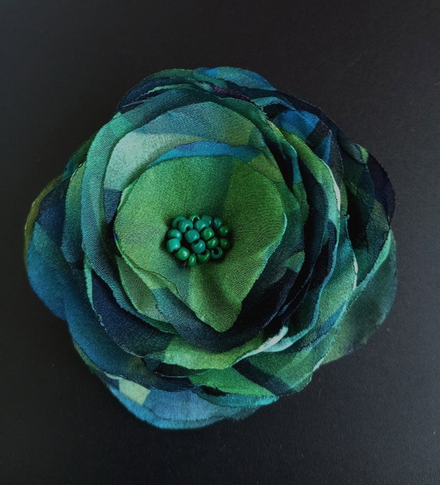 Broșă floare delicata verde albastra 11 cm