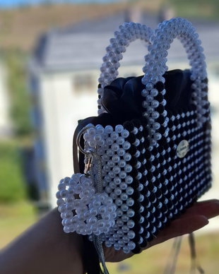 Poșetă handmade realizată din mărgele