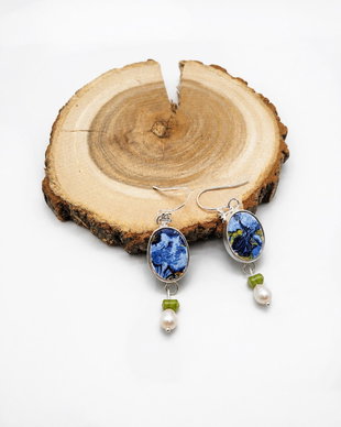 Cercei "Pearl Iris" din argint, fragment de coral, perla de cultura si fragmente de portelan