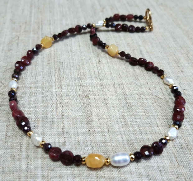 Colier handmade - Granat, rodonit, perle și chihlimbar