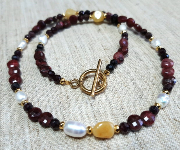 Colier handmade - Granat, rodonit, perle și chihlimbar