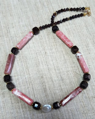 Rodonit, granat & perlă baroc - colier handmade