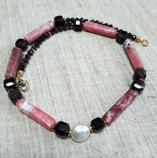 Rodonit, granat & perlă baroc - colier handmade