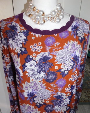Bluza  noua ,  etichete atasate,  made in Portugal, masura S - M