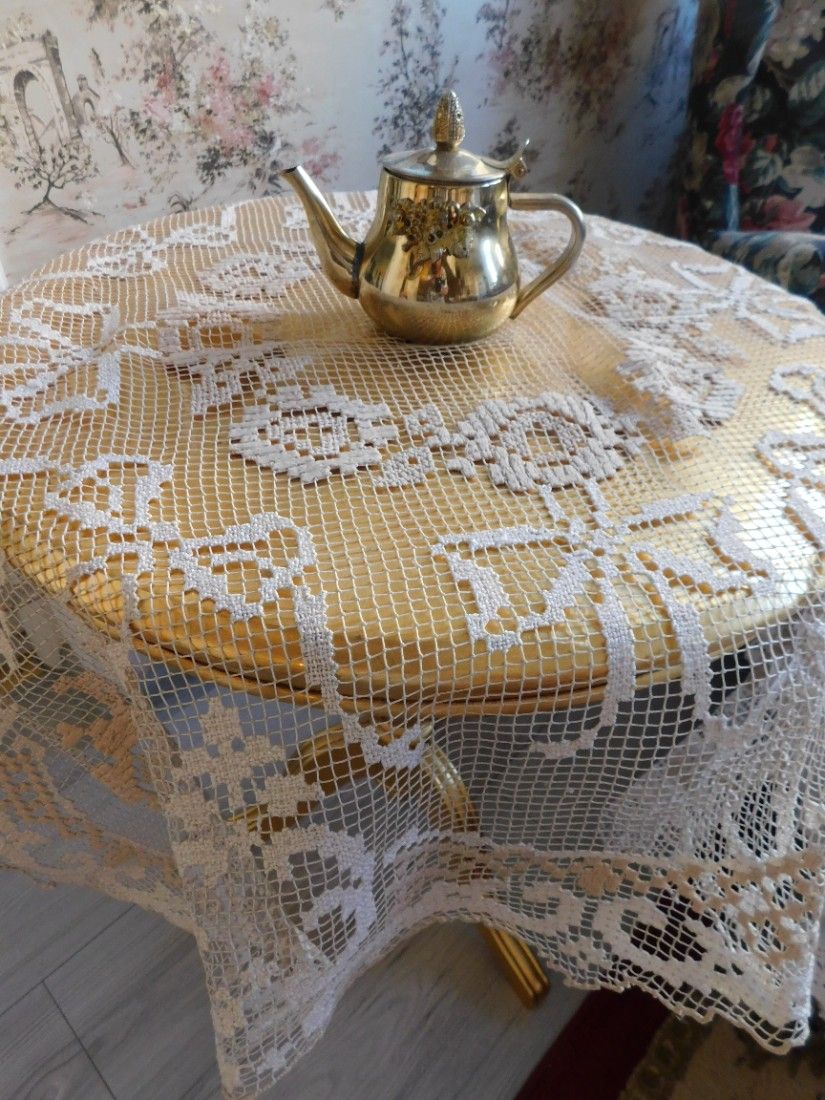 Fata de masa vintage, interbelica, originala, lucrata cu acul, fire bumbac fin