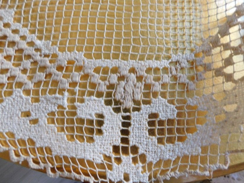 Fata de masa vintage, interbelica, originala, lucrata cu acul, fire bumbac fin