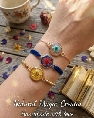 Brățara handmade din rășină epoxica și flori naturale