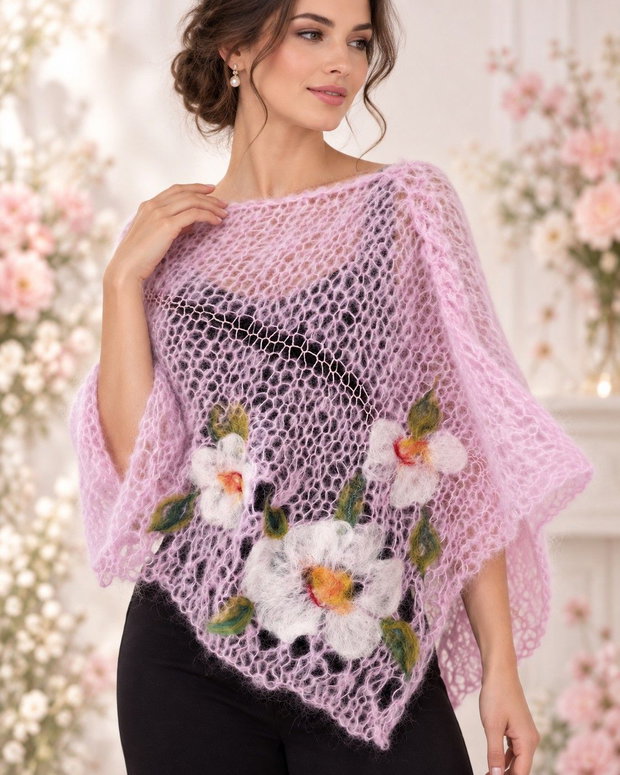 Poncho tricotat manual din fir de mohair în amestec cu fir efect