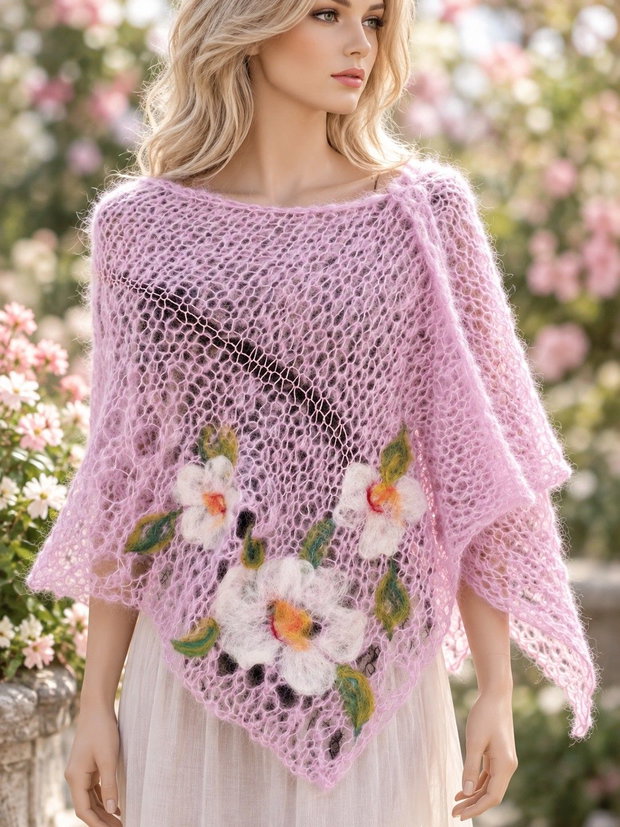 Poncho tricotat manual din fir de mohair în amestec cu fir efect